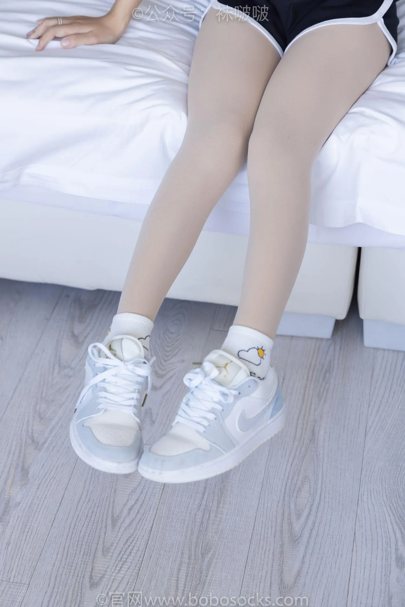 [BoBoSocks袜啵啵]NO.031 小奶熊-AJ板鞋、白棉袜、厚肉丝 [149P]插图1